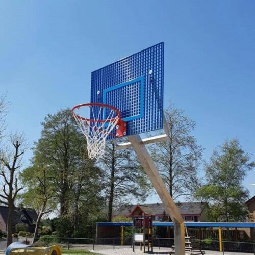 Basketbalbord antivandaal in een fraaie blauwe kleur uitgevoerd in combinatie met onze rvs basketbalpaal.
